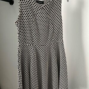 Papillon Blanc Monochrome Geometric Midi Dress